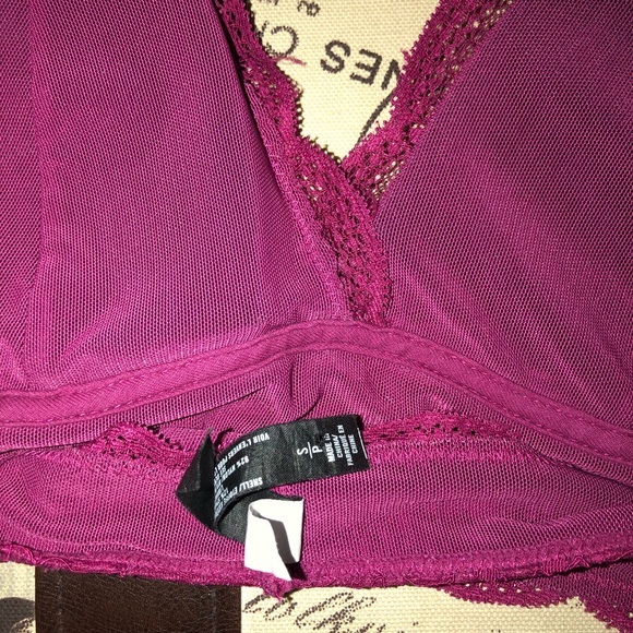 Bundle of two small Aeropostale padded bralettes - Picture 4 of 7